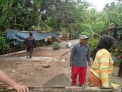 Manunggal Dengan Rakyat, Babinsa Koramil 0801/11 Donorojo Karya Bakti Pengecoran Jalan