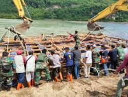 Wujud Kebersamaan, Koramil 0801/01 Pacitan Bersama Dinas Terkait Bangun Ulang Masjid Apung