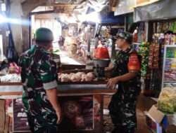Jelang Bulan Suci Ramadhan, Personil Koramil Pracimantoro Pantau Harga Sembako