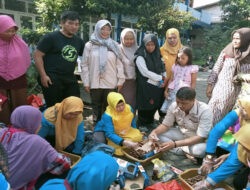 Pelatihan Sampah Organik Rumah Tangga menjadi Pupuk oleh SWI bersama dengan Aisyiyah Cabang Tandes dan Koperasi Produsen Serambi Indonesia Madani