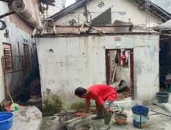 Babinsa Kratonan Bantu Warganya Bangun RTLH