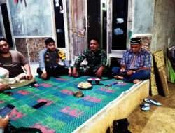 Komsos Sarana Babinsa Puhpelem Dalam Menjaga Silaturahmi Dan Lebih Dekat Dengan Warga