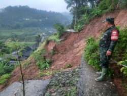 Tanggap Bencana, Ini Yang Dilakukan Babinsa Conto Setelah Mendapatkan Laporan Warga