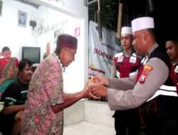 Polres Trenggalek Gelar Patri Ronda Sahur Bangunkan Warga dan Berbagi Menu Sahur