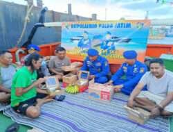 Ditpolairud Polda Jatim Patroli Perairan Dengan Program BOS di Bulan Ramadhan