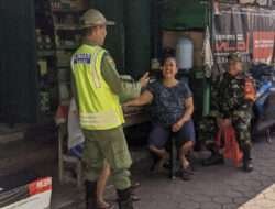 Pererat Tali Silaturahmi, Babinsa Koramil 04/Jebres Terjun langsung Ke Lapangan Sambangi Warga