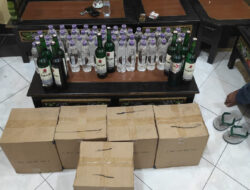 Polres Bondowoso Ungkap Peredaran Miras Oplosan, Ratusan Botol Arak Berhasil Diamankan