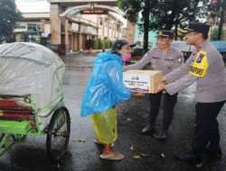 Polisi Peduli, Polres Malang Berikan Bantuan Sosial Untuk Warga