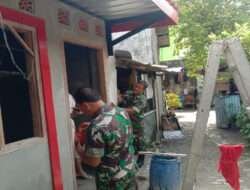 Babinsa Kratonan dan Warga Bantu Rehap RTLH