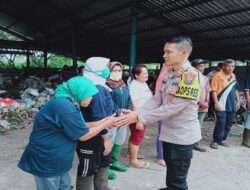 Polri Peduli, Polres Batu Berikan Bantuan Sosial Untuk Pekerja TPA di Junrejo