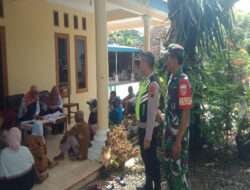 TNI-Polri Batuwarno Dampingi Penyaluran Bansos PKH Di Desa Sumberejo Dan Sumberagung