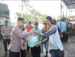 Polres Kediri Kota Patroli Kamtibmas di Bulan Ramadhan Sambil Berbagi Berkah