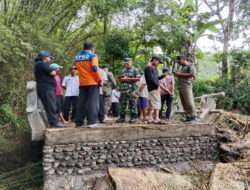 Koramil Wonomerto Pantau Kondisi Jembatan Putus