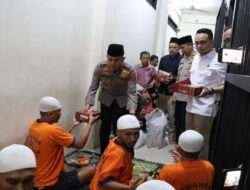 Peduli Sesama, Kapolres Gresik Buka Bersama Para Tahanan di Rutan Polres Gresik