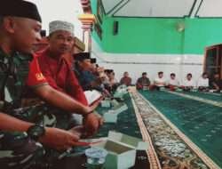 Pererat Silahturahmi, Babinsa Dan Babinkamtibmas Laksanakan Sholat Tarawih Keliling