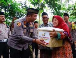 Kapolres Jombang Sapa Warga di Bulan Ramadhan Dengan Berbagi Paket Sembako