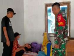 Peduli Terhadap Sesama, Babinsa Koramil 0801/12 Dampingi Nakes Beri Pengobatan Kepada OGDJ