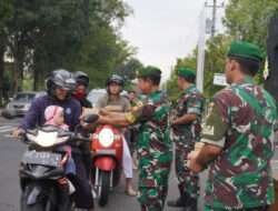 Kodim Kulon Progo Bagi Bagi Takjil Buka Puasa
