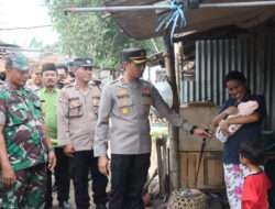 Kapolres Pasuruan Sambangi Warga Lingkungan Pasar Hewan, Sampaikan Himbauan Kamtibmas dan Berbagi Sembako