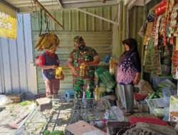 Komsos, Babinsa Cek Harga Sembako Jelang Idul Fitri 1444 H