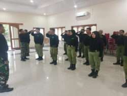 Gembleng Fisik,Mental Dan Karakter Linmas, Babinsa Kelurahan Sumber Latihkan PBB dan Beladiri