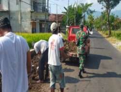 Kerja Bakti, Sarana Babinsa Kodim 0802/Ponorogo Dekat Dengan Warga