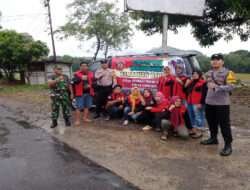 Di Puhpelem, TNI-Polri Dan Paguyuban Pasepuh Bagikan Takjil