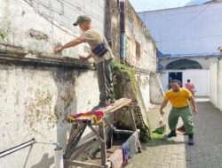Ciptakan Lingkungan Bersih Dan Nyaman, Serda Budiono Bersama Warga Laksanakan Kerja Bakti