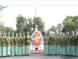 Peringati HUT Ke-77, Persit Kartika Chandra Kirana Cabang XXVII Dim 0812/Lamongan Gelar Ziarah Di TMP Kusuma Negara