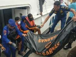 Tim Sar Ditpolairud Polda Jatim Berhasil Temukan Penumpang yang Lompat dari KM Gunung Dempo