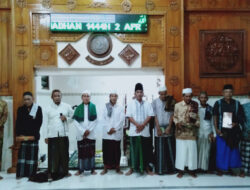 Safari Ramadhan bersama PRNU, Kades Sumberdadi bagi Tali Asih untuk Imam Masjid dan Muadzin