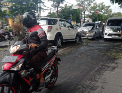 Di duga Pengemudi Mengantuk Mobil Terios loncat  hantam  Honda city di depan Mako Polres Gresik