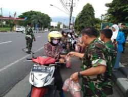 Bulan Ramadhan Penuh Berkah, Kodim 0735/Surakarta Bagikan Takjil Jelang Buka Puasa