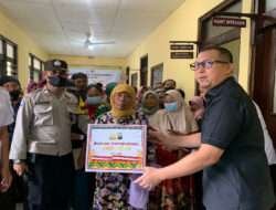 Ditresnarkoba Polda Jatim Berbagi Sembako Menyasar di Pinggiran Kota Surabaya