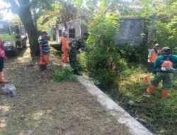 Bulan Puasa Tak Menyurutkan Semangat Babinsa Sumber Dalam Pelaksanaan Kerja Bakti Bersama Warga