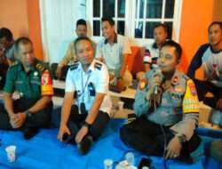 Giat Patroli Sambang dan Cangkru’an ke Warga Kalikepiting bersama Kapolsek Tambaksari
