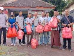 Jelang Berbuka Puasa, Afiliasi Wartawan Probolinggo Raya (AWPR) Gelar Bakti Sosial Bagi-bagi Takjil untuk Masyarakat