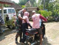 Melihat Lansia Yang Kesusahan, Babinsa Beji Dengan Sigap Berikan Pertolongan