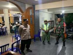 Babinsa Laksanakan Pengamanan Ibadah Malam Wafat Isa Almasih