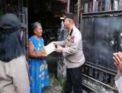Ditbinmas Polda Jatim Berbagi Bantuan, Warga Slum Area Gubeng Kertajaya Senyum Riang