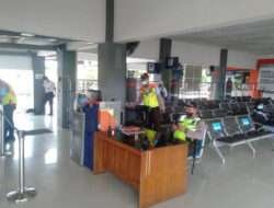 Babinsa Wates Pantau Bangsit Stasiun KA Wates