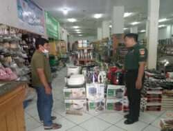 Babinsa Danukusuman Sambangi Pelaku UMKM & Motifasi Tetap Semangat Berjualan