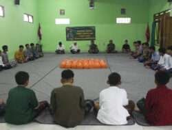 Kalap Berkah Bulan Ramadhan, Kodim Wonogiri Bagikan Takjil Kepada Anak Yatim