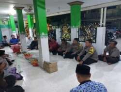 Kapolsek Tambaksari Melaksanakan Giat Patroli Sambang dan Cangkru’an ke Takmir dan Jama’ah Masjid Al-Badar