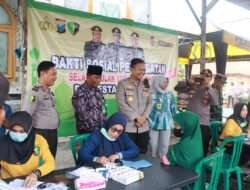 Sapa Warga dan Salurkan Bansos Kapolres Sidoarjo Blusukan ke Perkampungan