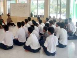 Jaga Kondusifitas Wilayah, Babinsa Koramil 0801/01 Pacitan Berikan Sosialisasi Kepada Para Siswa