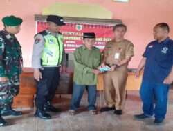 Warga Terima Bantuan, Babinsa Koramil Ngadirojo Aktif Berikan Pendampingan Penyaluran BLT-DD