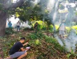 Peduli Kebersihan Lingkungan, Babinsa Kelurahan Pajang Pelopori Kerja Bakti Bersama Warga