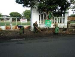 Babinsa Jayengan Bersama Warga Kerja Bakti