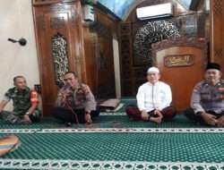Kapolsek Tambaksari  Melaksanakan Kegiatan Jumat Curhat di Masjid At-Taqwa
